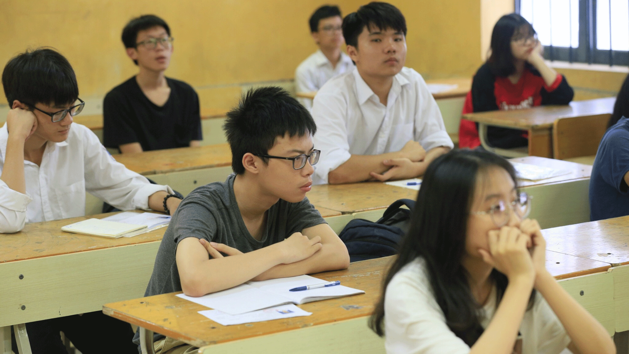 Hanoi students take summer break two weeks early