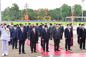 Vietnam News Today (May 19): Party, State leaders pay tribute to President Ho Chi Minh