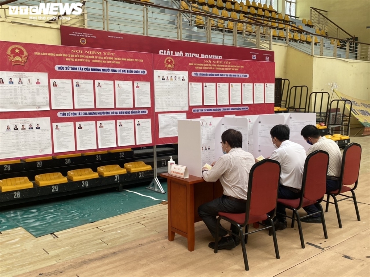 In photos: Early voting in Covid-19 quarantine centers