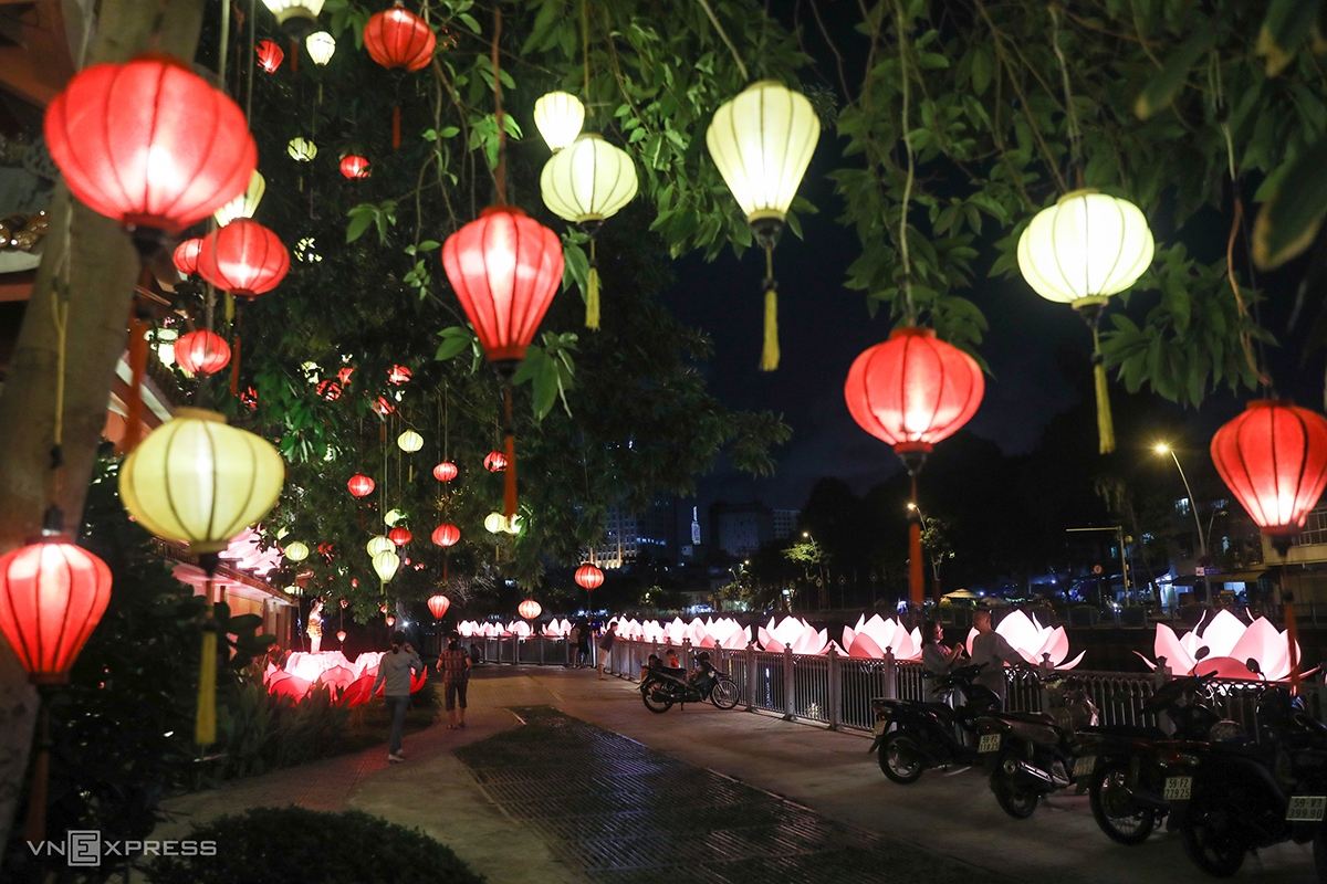 Saigon lights up as Vesak festival nears
