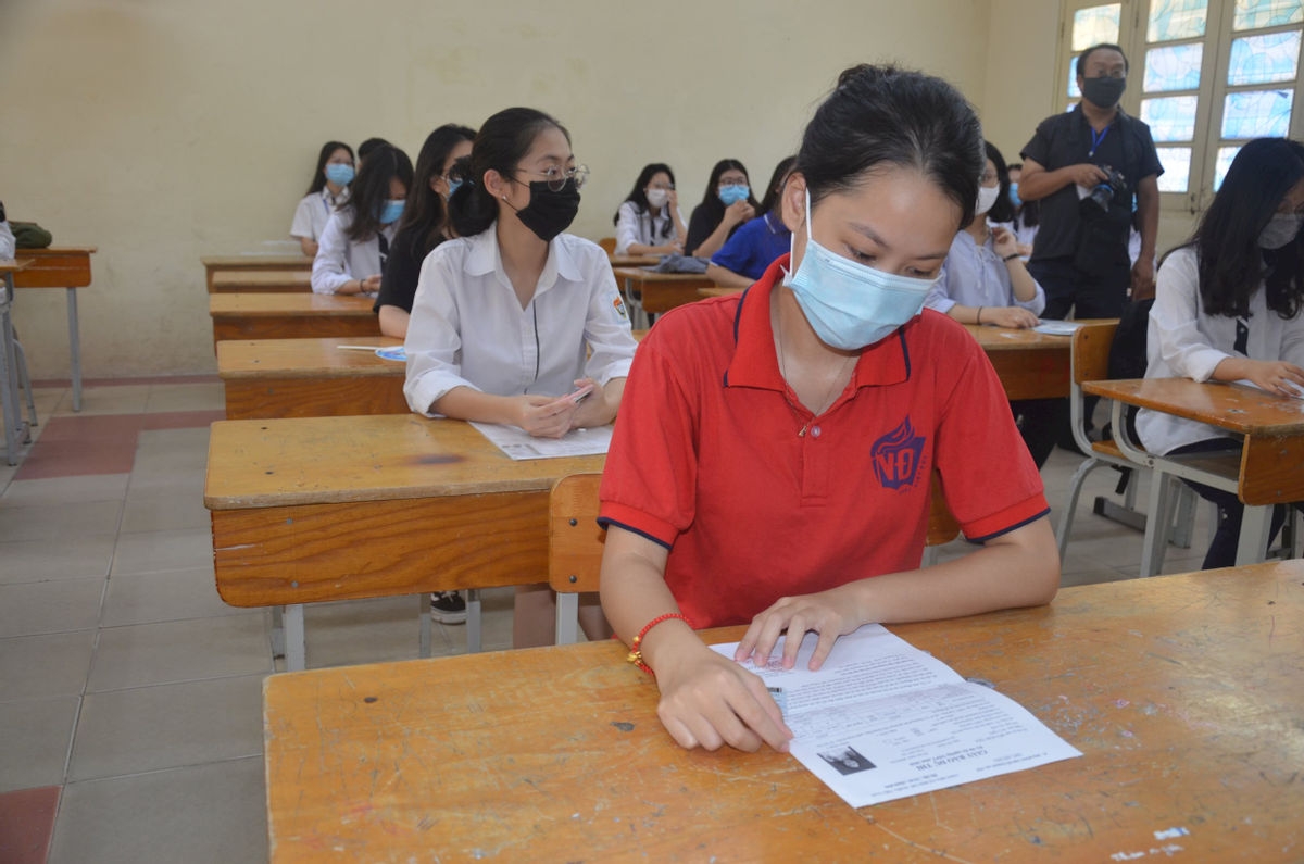 Ho Chi Minh city puts off national high school entrance exam