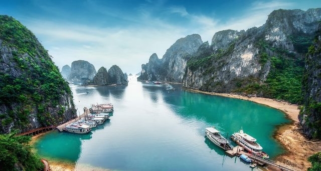 leonardo dicaprio calls for protection of vietnams lan ha bay