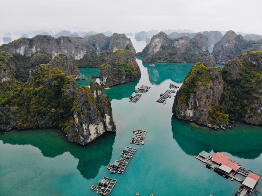 vietnams bai tu long bay under the camera of foreigner