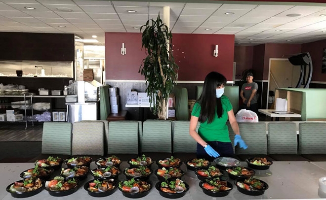 serving covid 19 us doctors free meals vietnamese american promotes vietnamese cuisine