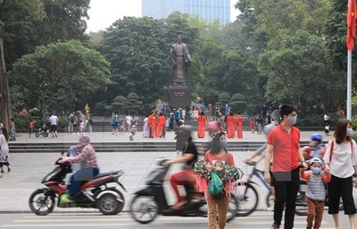 Hanoi starts welcoming more visitors