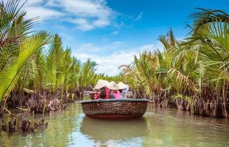 Australian magazine lists Vietnam a top 10 country to visit in 2021