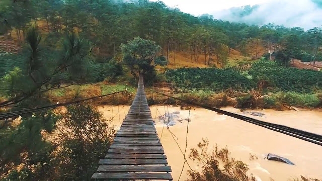 la ba bridge suspension bridge not for the faint hearted