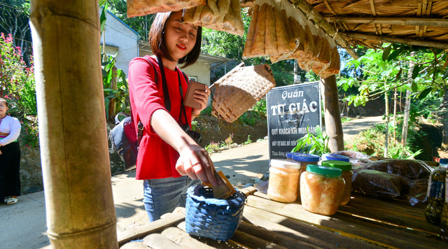 unique self aware shop of muong ethnic people