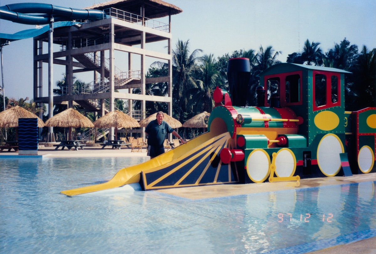 rare old photos of first water park in vietnam