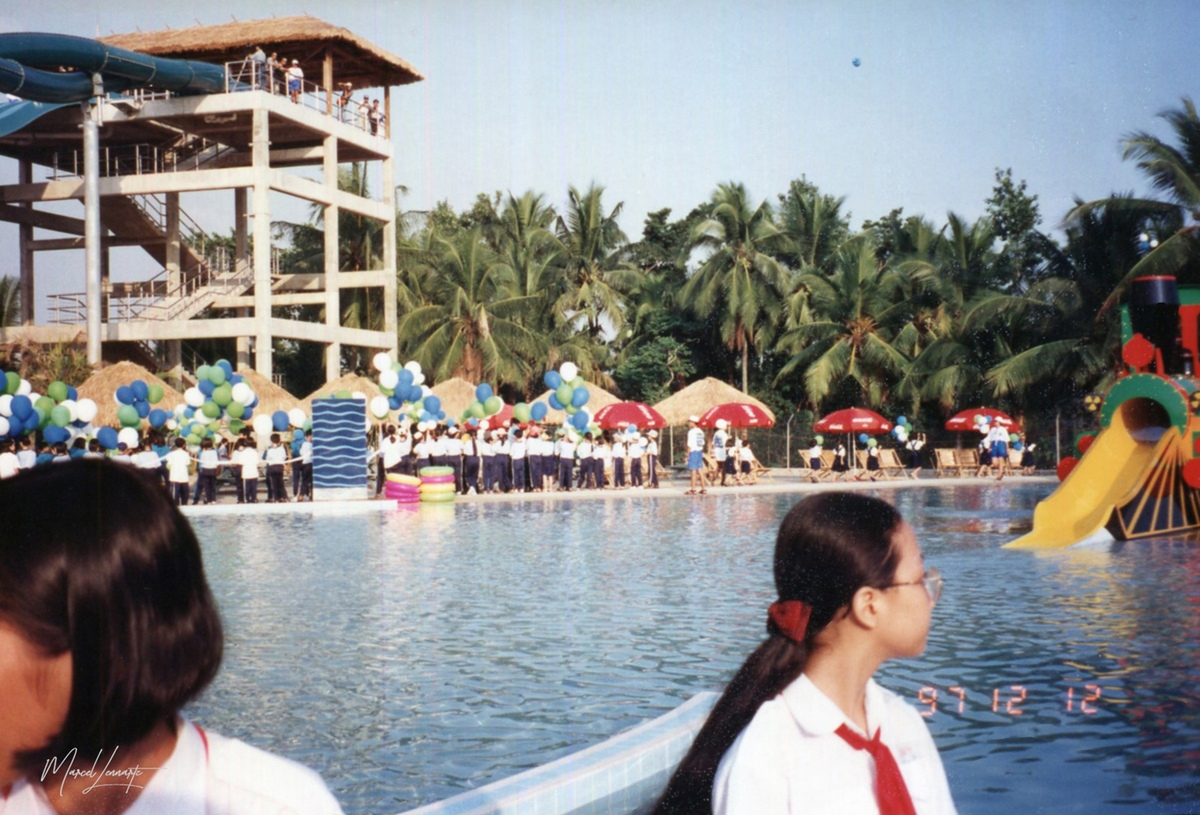 rare old photos of first water park in vietnam