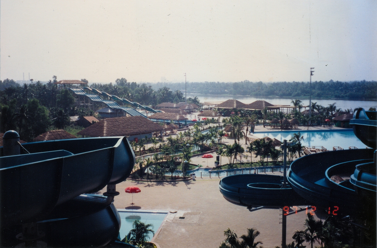rare old photos of first water park in vietnam