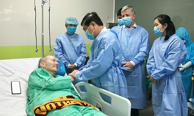 vietnamese doctors british pilot eligible to leave the icu