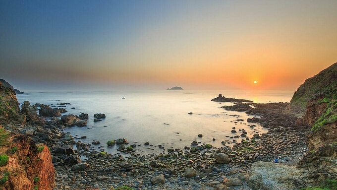 Ideal spots to embrace glamorous sunrise in Quy Nhon beach
