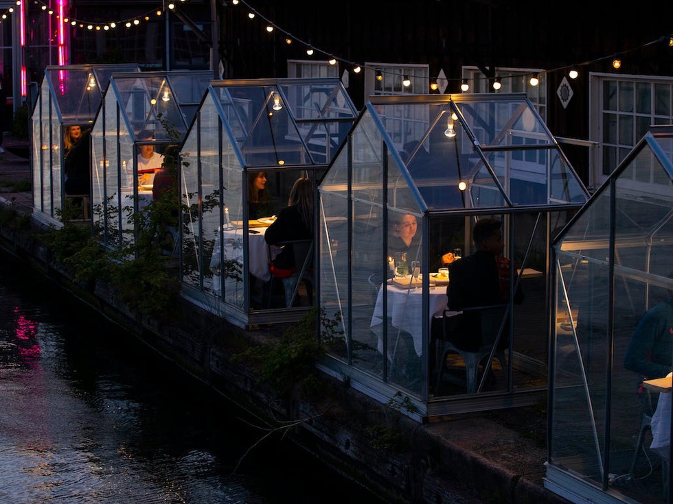 innovative social distancing tables for diners during covid 19