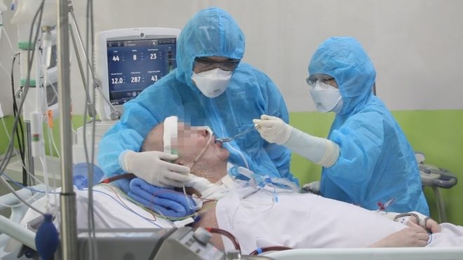 Stephen cameron being treated at cho ray hospital 