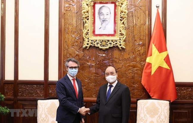 EU Ambassador willing to help Vietnam access COVID-19 vaccine sources