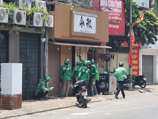 Prolonged heat wave disrupts lives in Vietnam