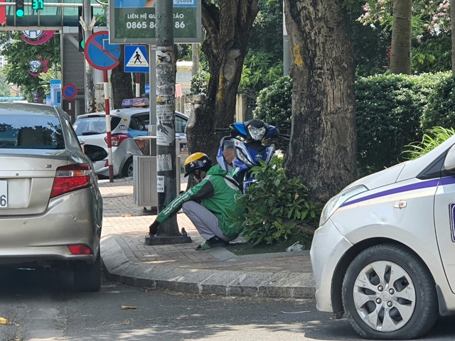 Prolonged heat wave disrupts lives in Vietnam