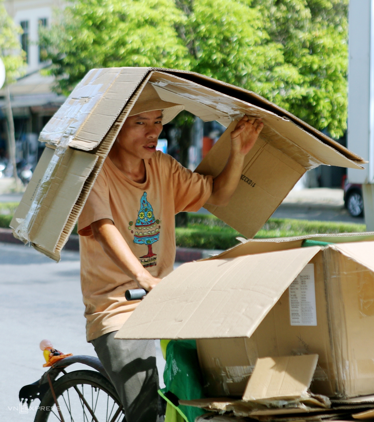 Prolonged heat wave disrupts lives in Vietnam