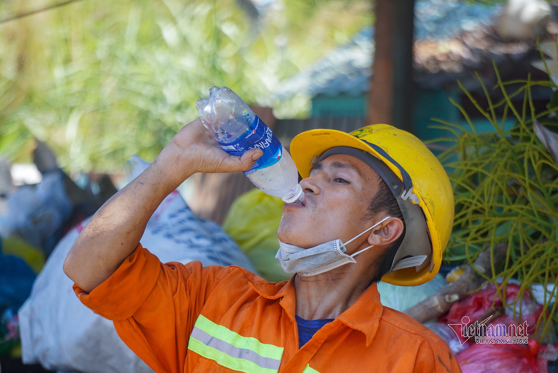 Prolonged heat wave disrupts lives in Vietnam