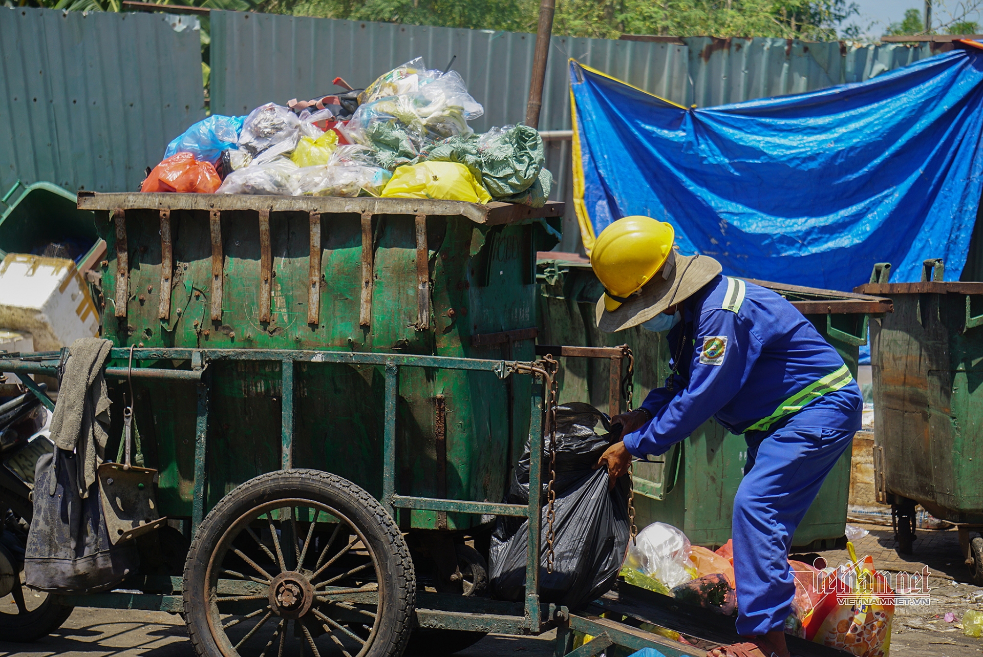 Prolonged heat wave disrupts lives in Vietnam