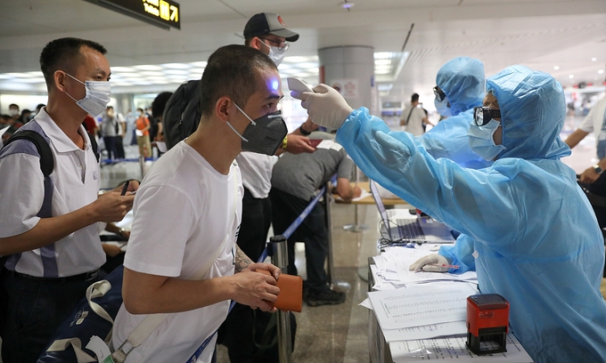 Vietnam mulls over one-week quarantine for vaccinated entrants
