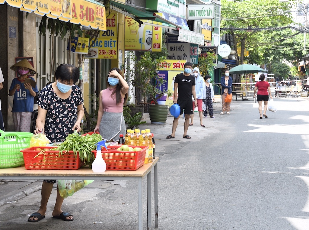 ‘Zero dong market’ brings hope to blockaded residents in Ho Chi Minh City