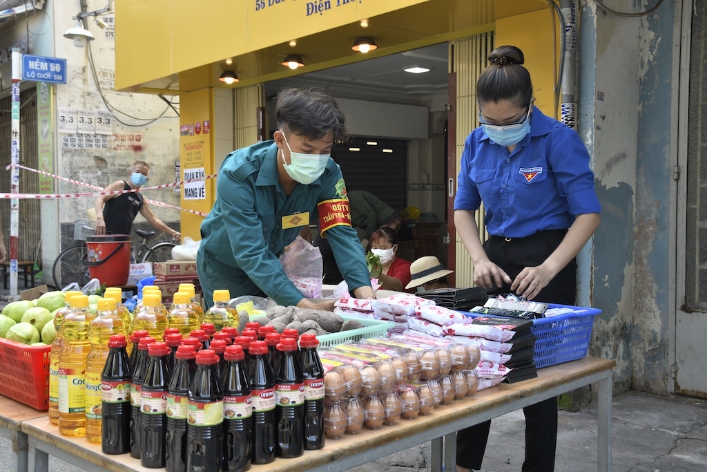 ‘Zero dong market’ brings hope to blockaded residents in Ho Chi Minh City