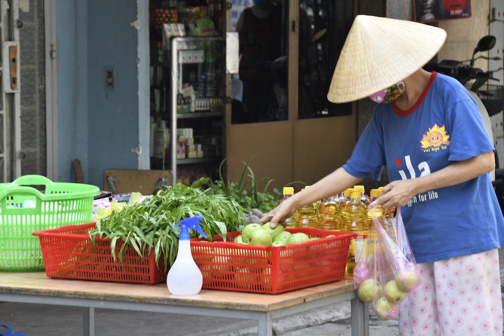 ‘Zero dong market’ brings hope to blockaded residents in Ho Chi Minh City