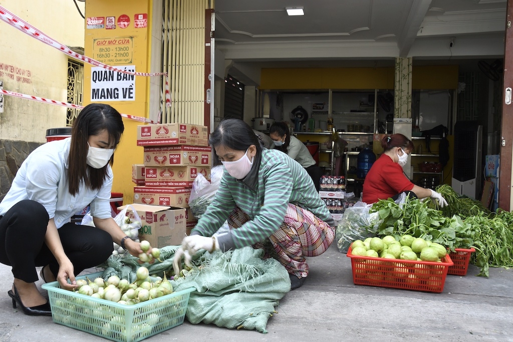 ‘Zero dong market’ brings hope to blockaded residents in Ho Chi Minh City