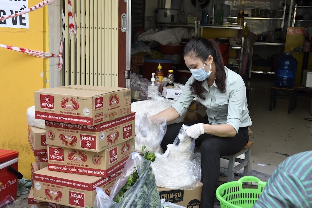 ‘Zero dong market’ brings hope to blockaded residents in Ho Chi Minh City