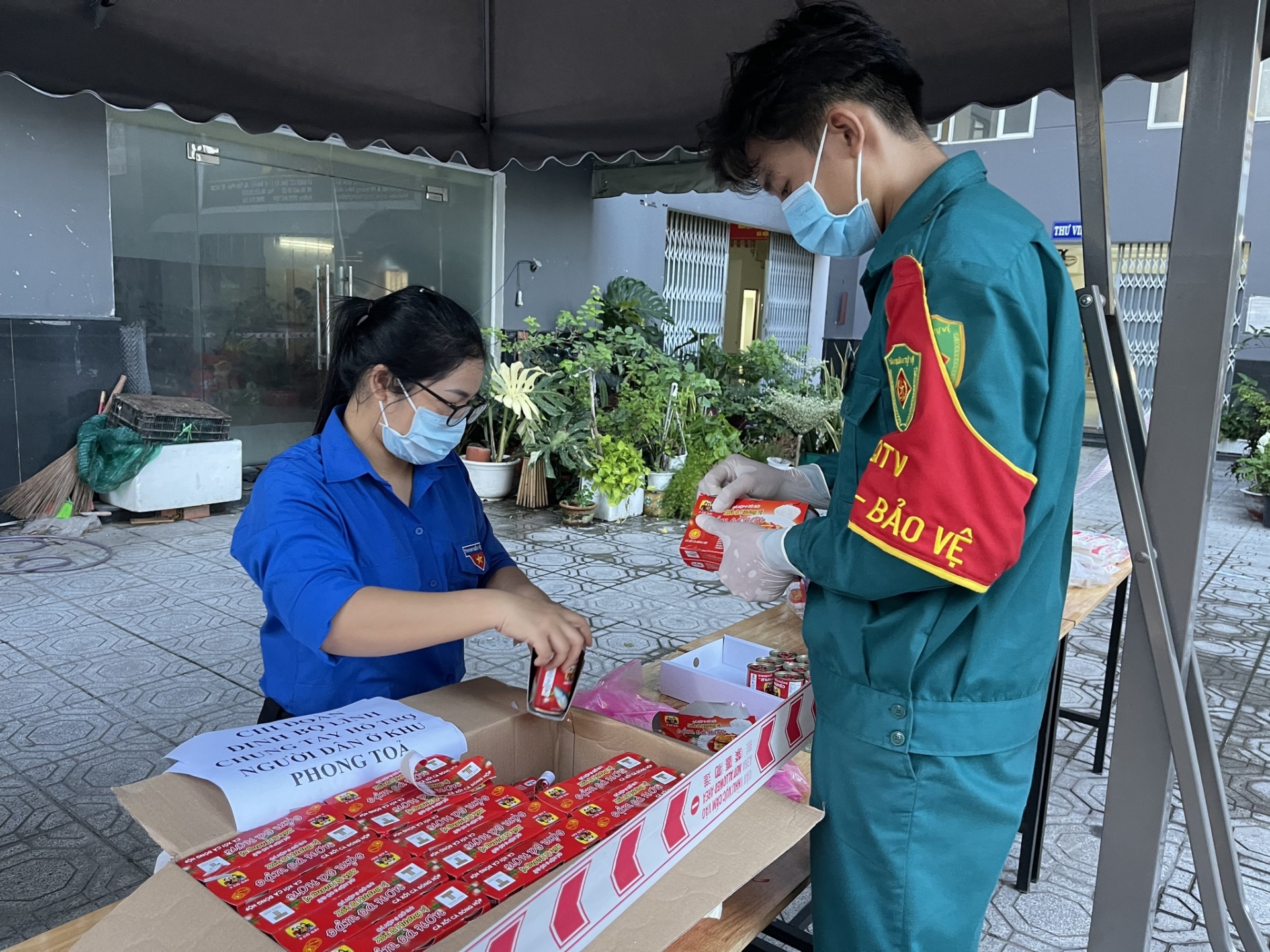 ‘Zero dong market’ brings hope to blockaded residents in Ho Chi Minh City