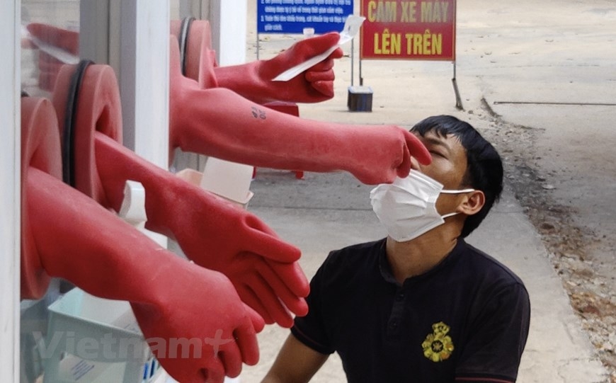 New tech to fight the pandemic in the Vietnamese heat-video
