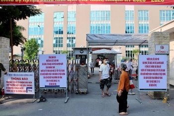 Vietnamese woman gives birth at health declaration site