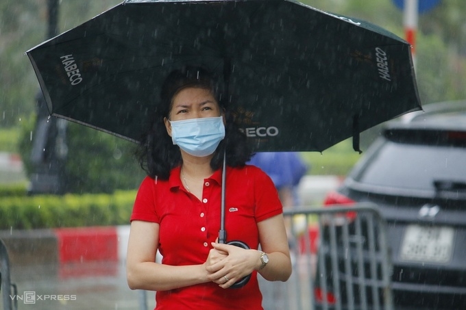 Torrential rain no problem for Hanoi test takers