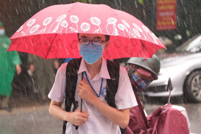 Hanoi's national high-school examinees brush off torrential rain