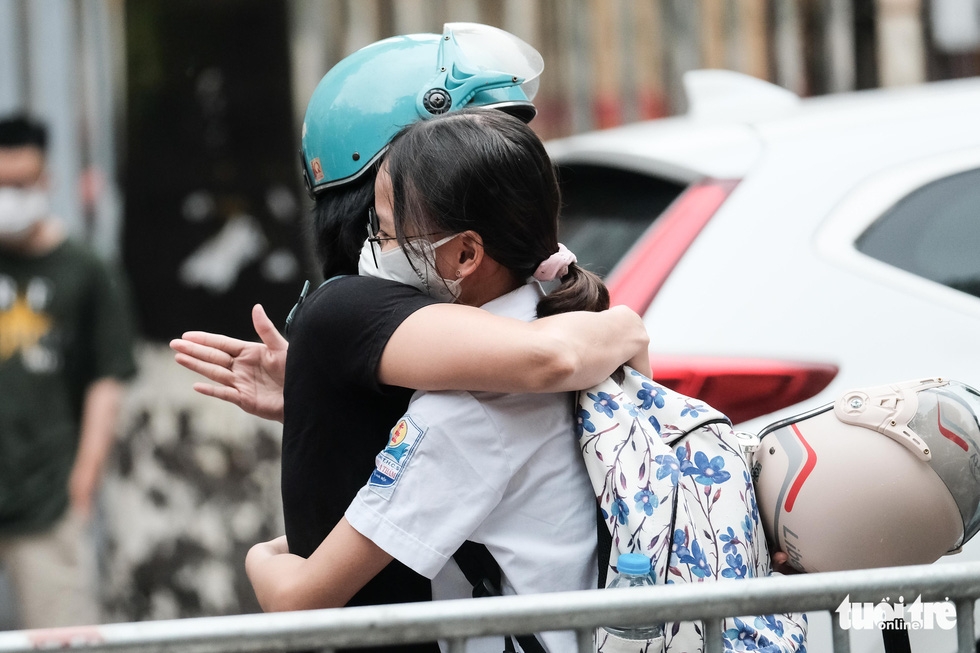 Torrential rain no problem for Hanoi test takers