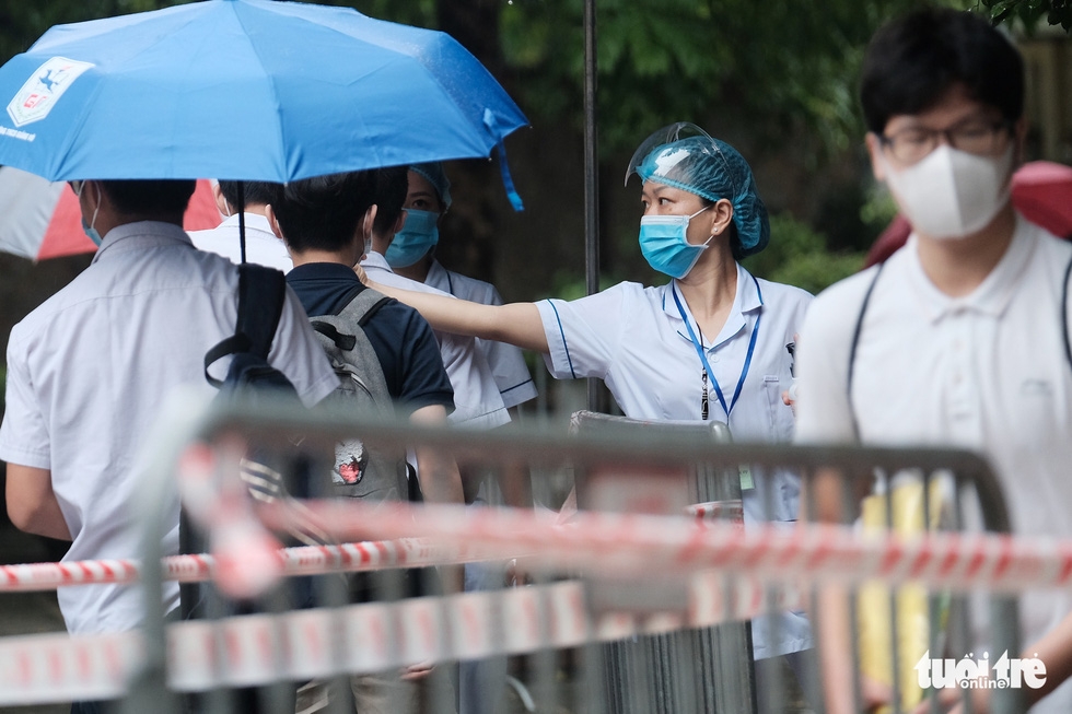 Torrential rain no problem for Hanoi test takers