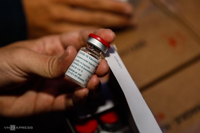 Nearly 1 mln Covid vaccine doses arrive in Vietnam