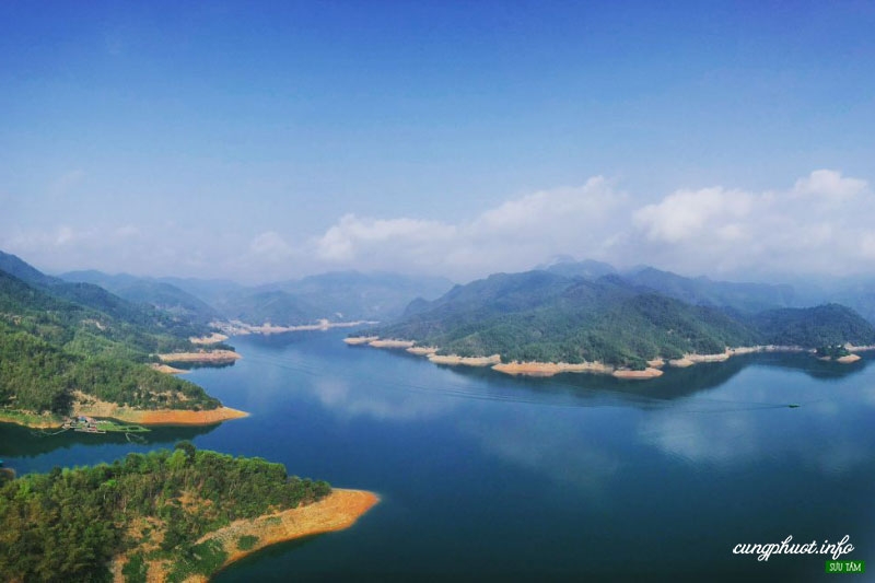 Top most scenic lakes in Vietnam