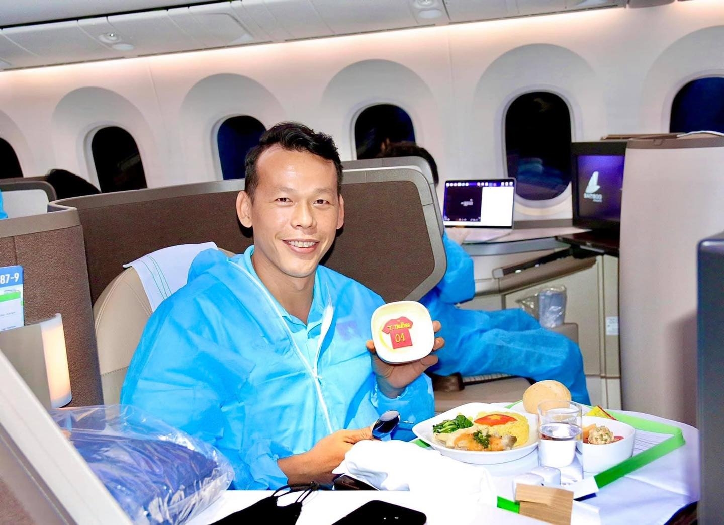 Vietnamese football stars grateful for special in-flight meals