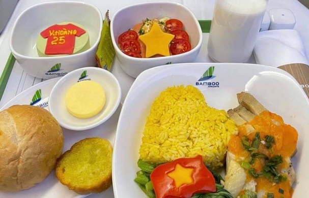 Vietnamese football stars grateful for special in-flight meals