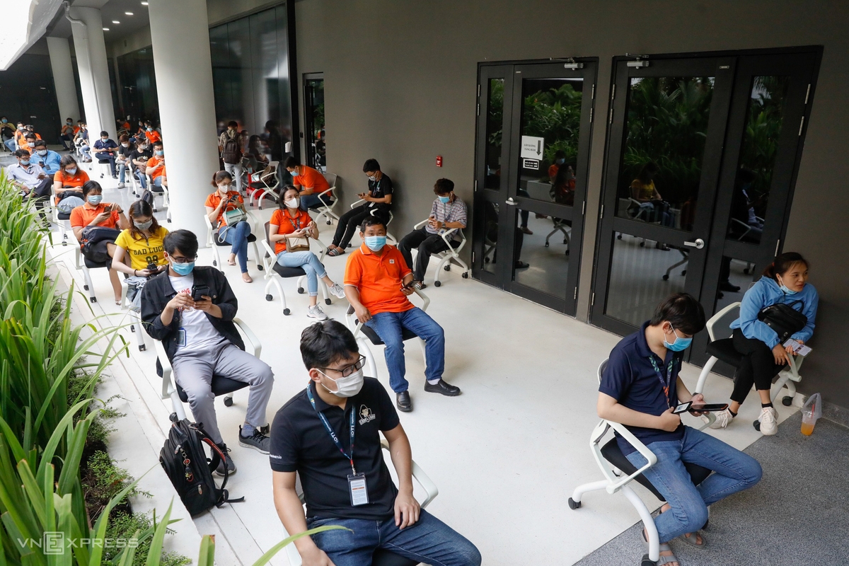 In photos: First 500 workers get Covid shots in Ho Chi Minh's biggest vaccine rollout