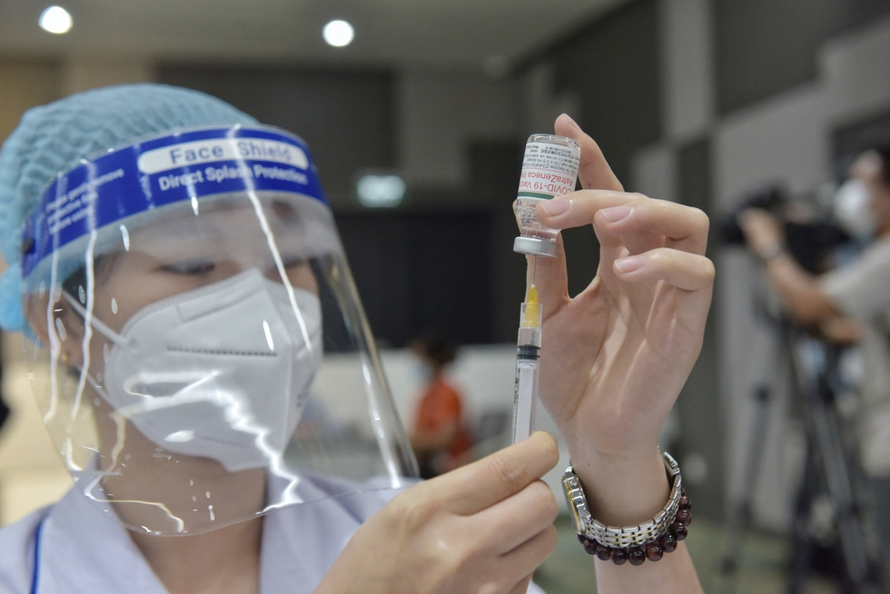 In photos: First 500 workers get Covid shots in Ho Chi Minh's biggest vaccine rollout