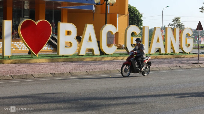 Anti-pandemic measures loosened as Covid abates in northern Vietnam