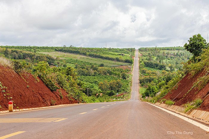 marvelous plus thrilling road to the horizon in vietnams central highlands