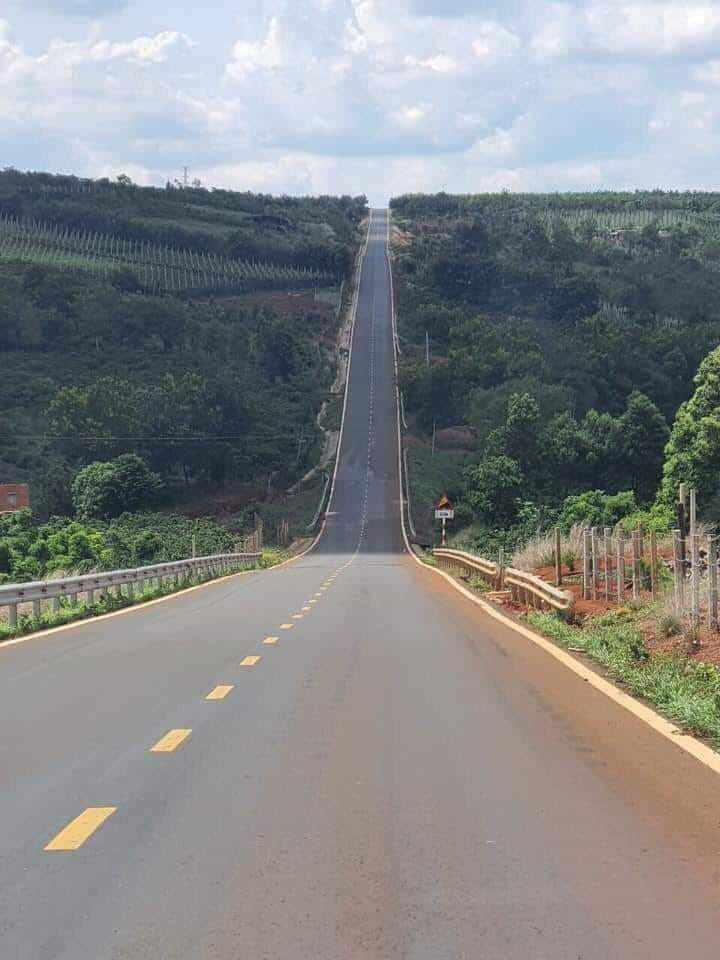 marvelous plus thrilling road to the horizon in vietnams central highlands