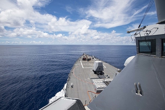  US Navy destroyer sails near the Truong Sa (Spratly) Islands