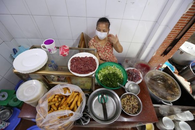 A Pho restaurant in Hang Giay, Hoan Kiem, Hanoi has a large bags of crullers ready to serve 