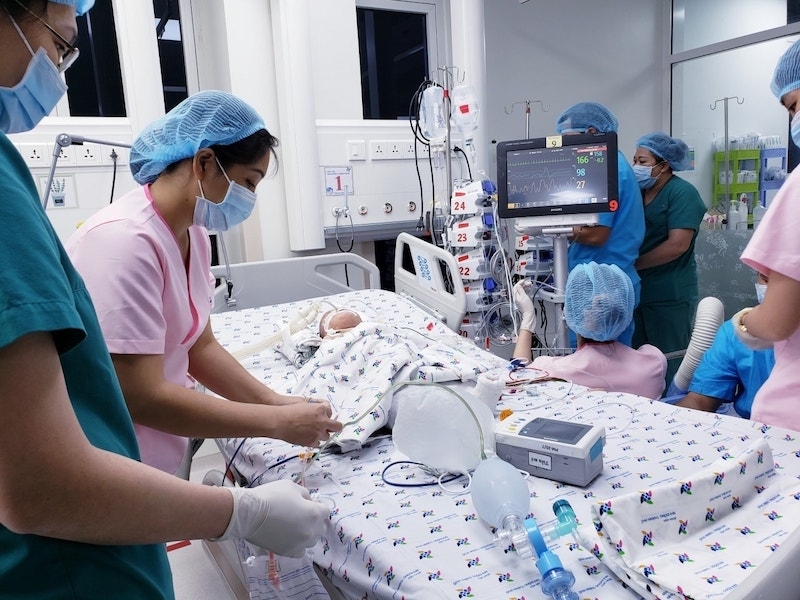 After the surgery, the twins are put onto two different beds 